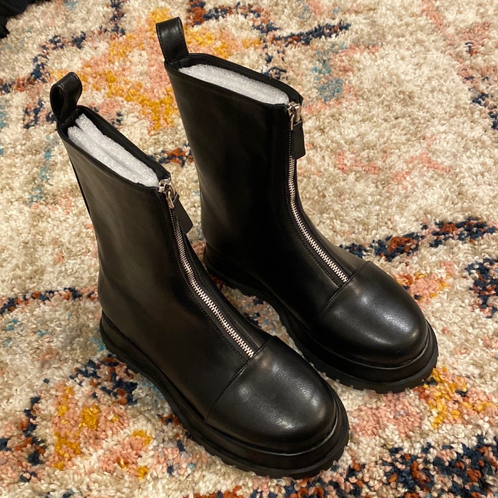 Unworn size 7 Shop Pêche boots